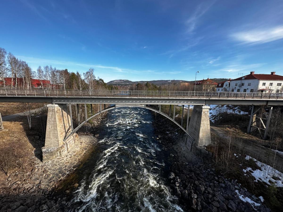 Ljungaverk Takvaning Med Ekgolv Och Badkar Naera Aelven エクステリア 写真